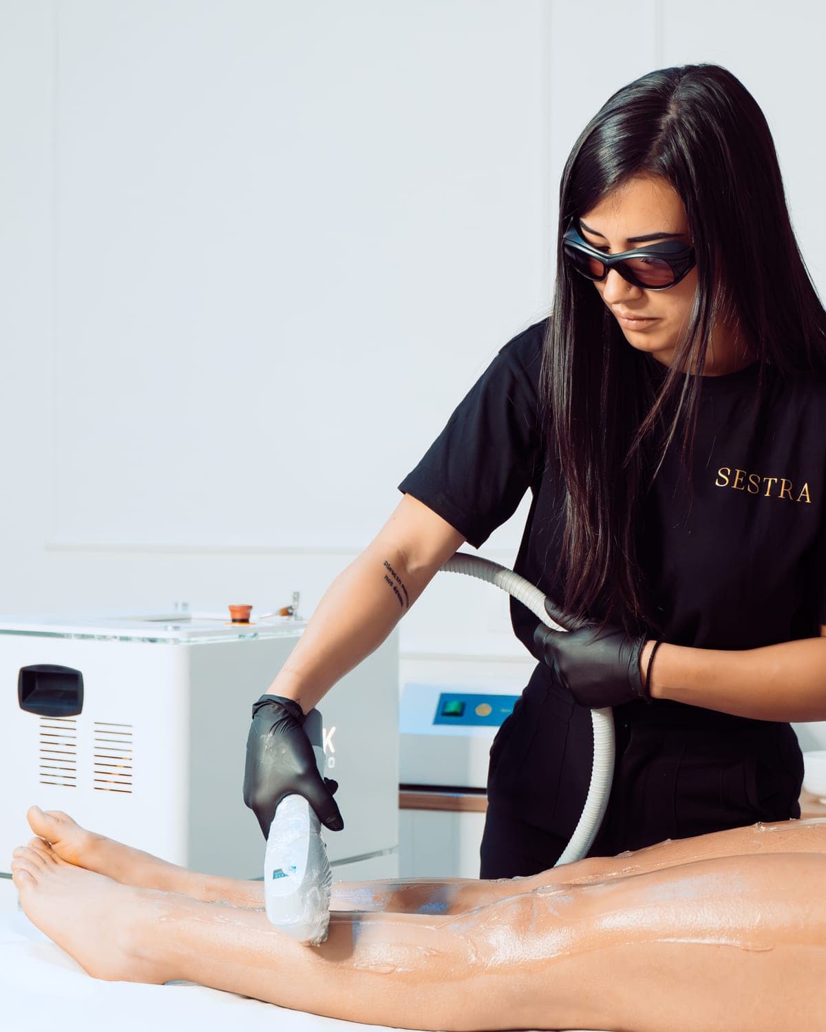 Manipolo laser su una gamba