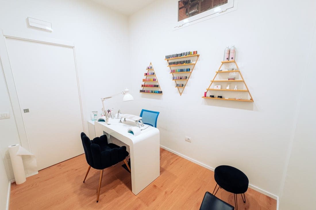 Postazione manicure attrezzata